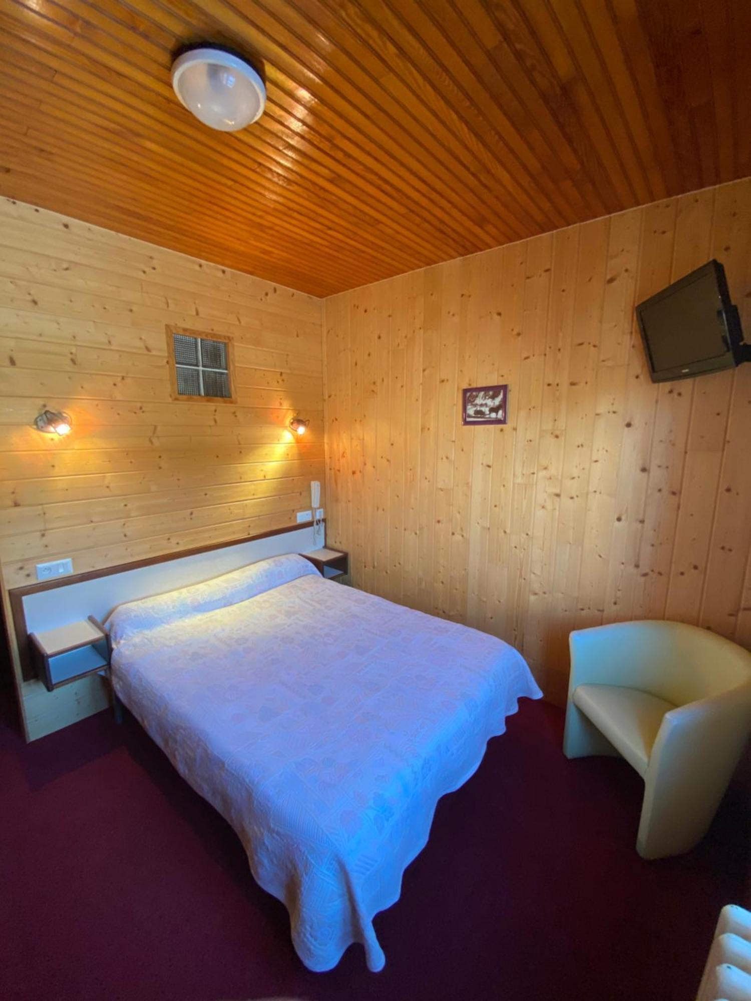 Relais Du Belloch Angoustrine Buitenkant foto